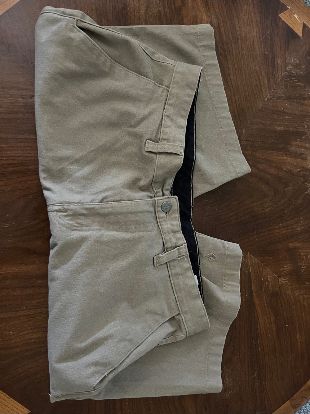 Volcom Shorts - Picture 2 of 4